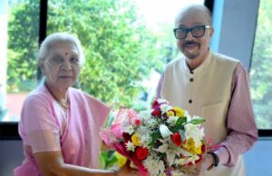 राज्यपाल डेका से आज उत्तर प्रदेश की राज्यपाल श्रीमती पटेल ने की सौजन्य भेंट
