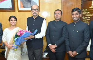 राज्यपाल डेका से परिवीक्षाधीन वन सेवा के अधिकारियों ने की भेंट