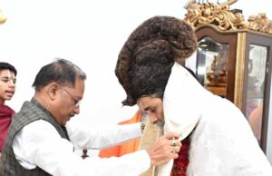 मुख्यमंत्री साय से आज मुख्यमंत्री निवास कार्यालय में परमपूज्य सद्गुरु श्री ऋतेश्वर जी महाराज ने सौजन्य मुलाकात की