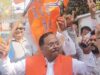मंत्री राम विचार नेताम ने दिल्ली की जीत पर अपने कार्यकर्ताओं के साथ खुशी में किया डांस