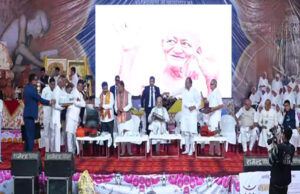 शाह डोंगरगढ़ के चंद्रगिरी आचार्य विद्यासागर के विनयांजलि समारोह का आयोजन में मौजूद रहे