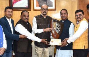छत्तीसगढ़ राज्य रेडक्रॉस सोसायटी के नव निर्वाचित पदाधिकारियों ने राज्यपाल से की भेंट