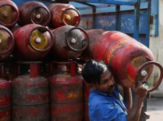 मंडीदीप में LPG एजेंसी पर छापा, 200 से ज्यादा सिलेंडर जब्त; जबलपुर में पुलिस ने हॉकर के घर से 10 सिलेंडर और 47 गैस बुक बरामद