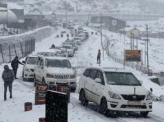 सिंथन टॉप पर बर्फबारी में फंसे 200 से ज्यादा पर्यटकों को सेना और पुलिस ने सफलतापूर्वक बचाया