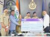 बड़वानी एवं मुरैना में दिवंगत पुलिसकर्मियों के परिजनों को एक-एक करोड़ रुपए की सहायता