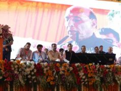 योगीजी ने गेरुए वस्त्र में सिंगापुर-जापान जाकर केसरिया रंग और पक्का किया