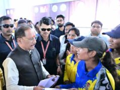 इचकेला की बेटियों ने क्रिकेट में रचा इतिहास, मुख्यमंत्री साय ने किया सम्मानित, किट देकर बढ़ाया हौसला