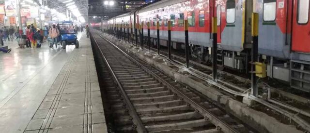 rAIL_02.jpg