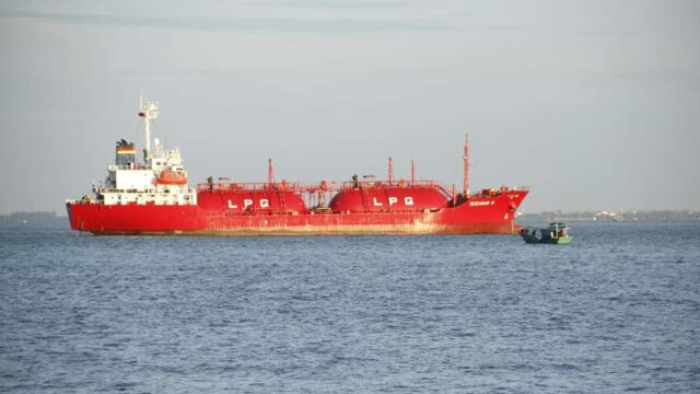 ship1.jpg