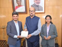 राज्यपाल डेका से यूनीसेफ के इमेजिन वेंचर के प्रथम भारतीय पुरस्कार विजेता ने की सौजन्य भें