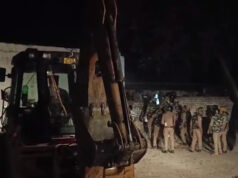 कोर्ट का आदेश, याचिका खारिज होने के बाद भारी पुलिस बल की मौजूदगी में हटा अवैध निर्माण