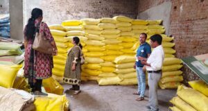 बिलासपुर में खाद वितरण में गड़बड़ी, दो दुकानों की 21 दिन की बिक्री पर रोक, लाइसेंस निलंबित