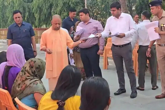 किसी की भी जमीन पर न होने पाए दबंगों का कब्जा : सीएम योगी