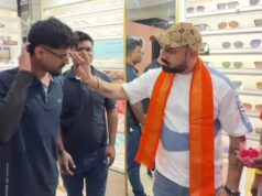 लेंसकार्ट शोरूम पर बजरंग दल का विरोध प्रदर्शन, भोपाल और छिंदवाड़ा में कर्मचारियों को तिलक और कलावा बांधने की घटना