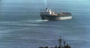 अमेरिका का ईरानी टैंकर पर धावा, हिंद महासागर में 3 जहाजों की घेराबंदी के बाद तनाव बढ़ा