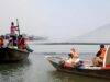 पीएम मोदी ने हुगली नदी में नाव की सवारी की, नाविक को ₹1000 और गले लगाया; 5 दिन पहले खाई थी झालमुड़ी