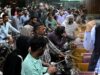 पाकिस्तान में तेल संकट, पेट्रोलियम मंत्री ने कहा- 5-7 दिन का कच्चा तेल बचा, लॉकडाउन की तैयारी