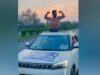 चलती कार में अर्धनग्न स्टंट का वीडियो वायरल, पुलिस ने की कार्रवाई