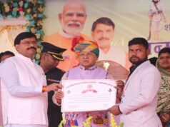 राज्यपाल ने जननायक टंट्या भील के स्मारक पर अर्पित किए श्रद्धासुमन