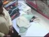 दुकान में चोरी का अनोखा तरीका: अंडरवियर में छिपाए ब्रांडेड कपड़े, पकड़े जाने पर दी धमकी