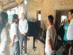 प्रमुख सचिव उमराव ने जबलपुर एवं मंडला जिले का किया भ्रमण, क्षीरधारा योजना अंतर्गत चयनित पशुपालकों के घर जाकर की भेंट