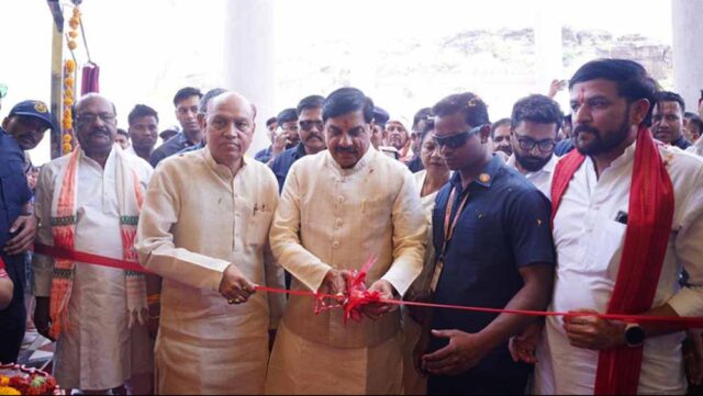 cm_yadav_in_sagar2.jpg