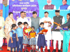 MP के जनजातीय क्षेत्रों में शिक्षा क्रांति, 63 एकलव्य स्कूलों में 25 हजार छात्र ले रहे शिक्षा, स्कॉलरशिप और फ्री हॉस्टल का लाभ