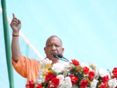 मुख्यमंत्री योगी आदित्यनाथ ने पश्चिम बंगाल के चकदहा विधानसभा क्षेत्र में भाजपा प्रत्याशी बंकिम चंद्र घोष के लिए मांगे वोट