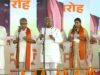 गांधी मैदान में भव्य शपथ ग्रहण, पीएम मोदी ने नीतीश कुमार से दिखाया गर्मजोशी भरा रिश्ता
