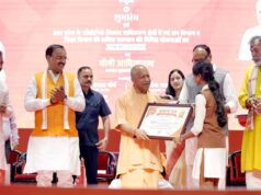सीएम योगी के हाथों सम्मान पाकर अभिलाषा बोलीं- ‘डॉक्टर बनना है सपना’
