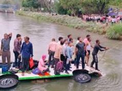 तेज रफ्तार बस रेलिंग तोड़ रामगंगा नहर में पलटी, बचाव कार्य जारी