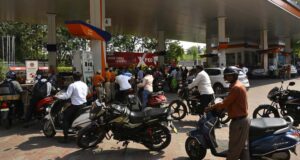 रूसी तेल सप्लाई थमने का खतरा, देश में पेट्रोल-डीजल की किल्लत के आसार