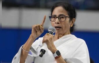 सनातन पर कथित टिप्पणी से बढ़ा विवाद, ममता बनर्जी की मुश्किलें बढ़ीं