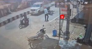 धमतरी हादसे का LIVE VIDEO वायरल, पिकअप की चपेट में आने से युवक की मौत