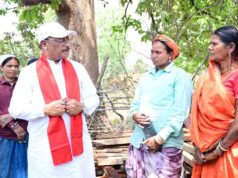 निर्माणाधीन पंचायत भवन में भोजन के साथ साथ मुख्यमंत्री साय लेते रहे योजनाओं का फीडबैक