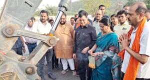 उद्योग मंत्री लखनलाल देवांगन व महापौर मती संजूदेवी राजपूत ने कार्य हेतु भूमिपूजन