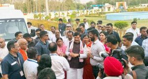 मुख्यमंत्री डॉ. यादव सिंगरौली में बस से पहुंचे कार्यक्रम स्थल