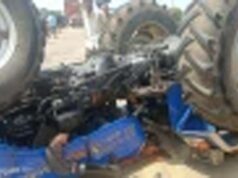 तेज रफ्तार का कहर: गोसलपुर हाईवे पर ट्रैक्टर से भिड़ी बस, 39 यात्री जख्मी