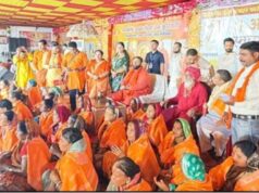 मतांतरण छोड़ 50 लोगों ने अपनाया हिंदू धर्म, तेंदुआ धाम में भावुक दृश्य