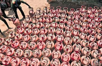 LPG 5KG सिलेंडर 261 रुपये महंगा, प्रवासी मजदूरों के लिए महंगाई की तगड़ी मार