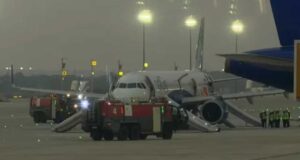 उड़ान से पहले IndiGo प्लेन में धुआं फैलने से हड़कंप, एयरपोर्ट स्टाफ ने संभाला मोर्चा