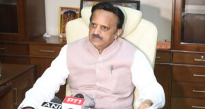 स्वास्थ्य सुविधाओं में देरी नहीं चलेगी: उप मुख्यमंत्री शुक्ल ने अधिकारियों को दिए सख्त निर्देश