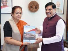 मुख्यमंत्री डॉ. यादव को भेंट की गई ‘ट्रेजर्स ऑफ ताप्ती वैली एंड बुरहानपुर’ की प्रति, विरासत संरक्षण पर हुई चर्चा