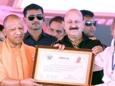 सीएम योगी ने लाभार्थियों को सौंपे प्रमाणपत्र, विभिन्न योजनाओं की सहायता राशि भी की वितरित