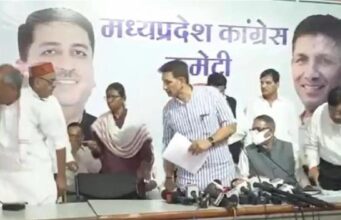 PCC दफ्तर का VIDEO बना चर्चा का विषय, दिग्विजय सिंह ने बदली सीट; पटवारी बोले- वे हमारे मार्गदर्शक हैं