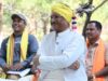 मुख्यमंत्री ने हेलमेट पहनकर दिया सड़क सुरक्षा का संदेश, ‘उन्नयन’ पुस्तिका का किया विमोचन
