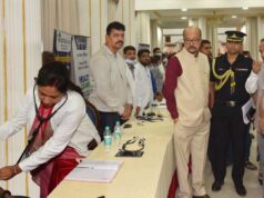 राज्यपाल डेका पहुंचे बाल रोग शिविर, लोकभवन में बच्चों के स्वास्थ्य परीक्षण का किया अवलोकन