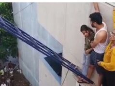 रस्सी और सीढ़ियों से रेस्क्यू: इंदौर में आग लगने से अपार्टमेंट में फंसे छह परिवार सुरक्षित निकाले गए