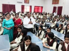 जनसुनवाई में छात्रा ने रखी परिवार की पीड़ा, पुनर्वास और मुआवजे को लेकर उठाए सवाल