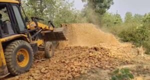अतिक्रमणकारियों पर सख्त एक्शन, वन क्षेत्र में बने 34 अवैध मकान किए गए ध्वस्त